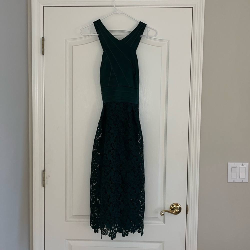Stunning Kay Unger Halter lace and satin midi dress size 4.